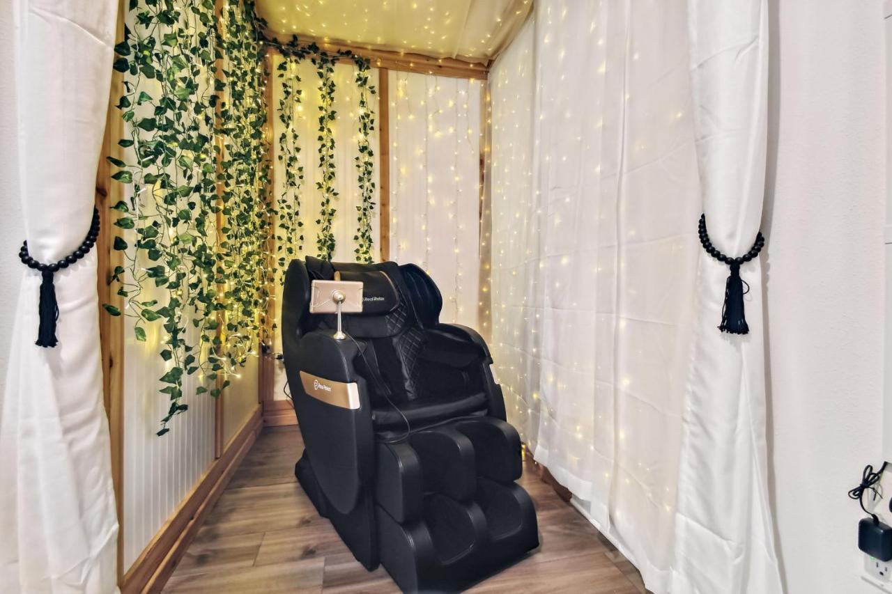 Plush Sheets, Games!, Huge Backyard, Massage Chair تامبا المظهر الخارجي الصورة